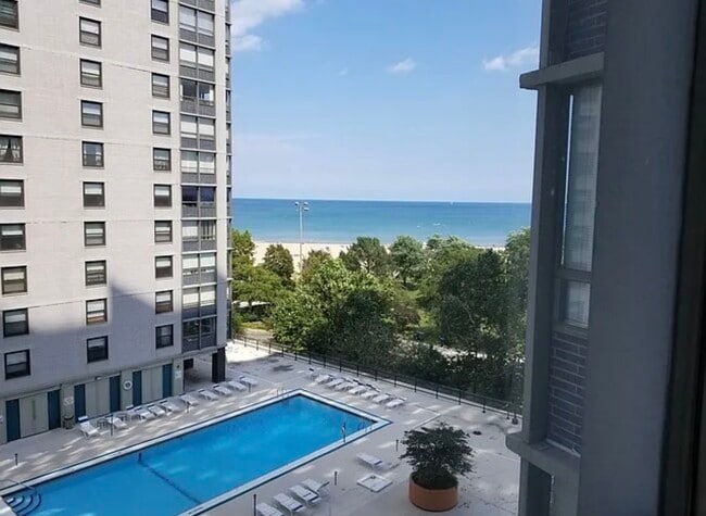 Building Photo - 5701 N Sheridan Rd