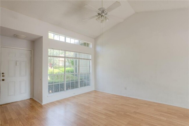 Building Photo - 1015 E Yager Ln