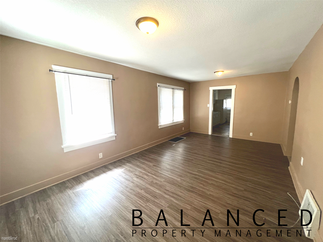 Building Photo - 2 br, 1 bath House - 1007 SW Watson Ave