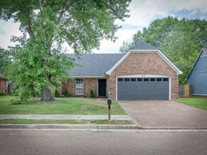 Building Photo - Fully Renovated 3BD/2BA!