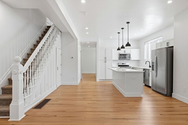 Building Photo - 218 11th St
