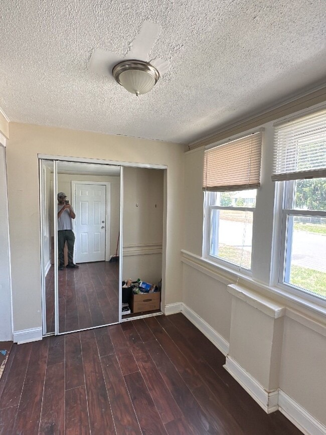 Building Photo - 558 Cincinnati Ave