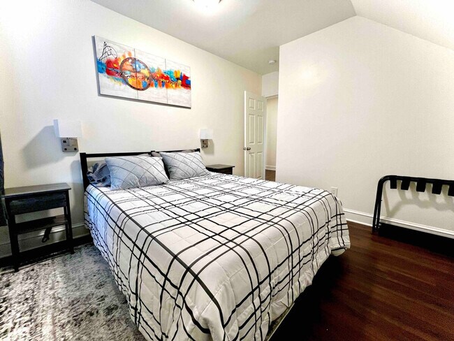 Building Photo - 1592 Main St