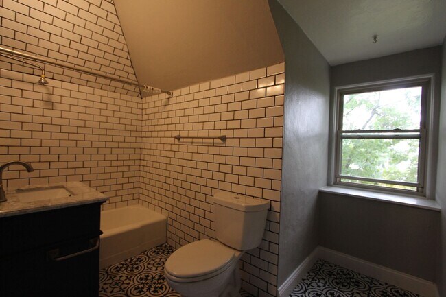 Building Photo - 6024 Jackson St
