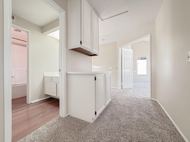 Building Photo - 39360 Longhorn Ct