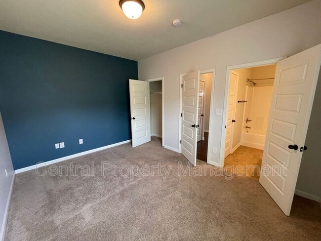 Building Photo - 514 W Holloway Dr