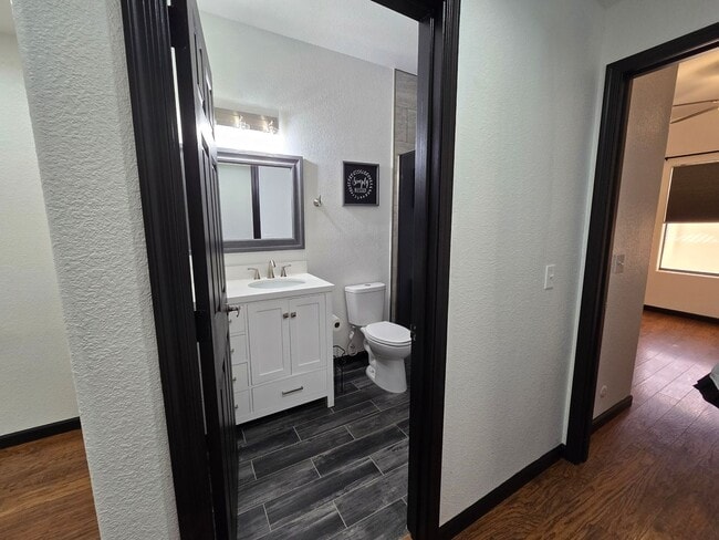 Building Photo - Modern Remodeled Condo with 3 Ensuite Bedr...