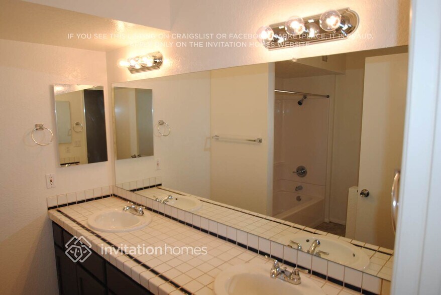 Building Photo - 5216 W Laurie Ln