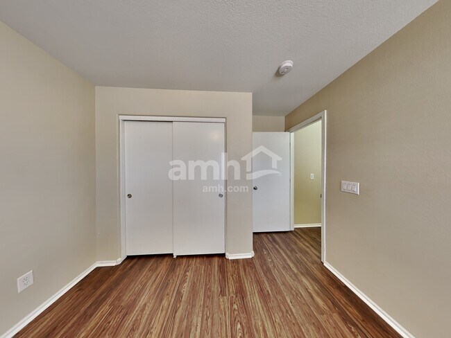 Building Photo - 16632 W Belleview St