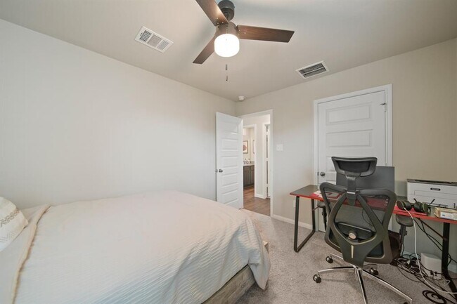 Building Photo - 5407 Briana Dee Dr