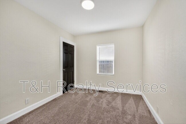 Building Photo - 1831 Olive St