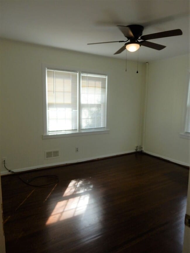 Building Photo - 3 BR home, convenient to Downtown Vinton!