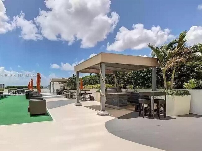 Building Photo - 1861 NW S River Dr