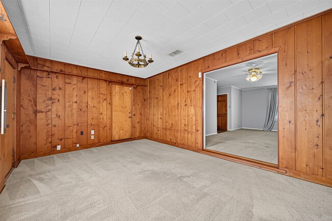Building Photo - 10005 Hazelhurst Dr