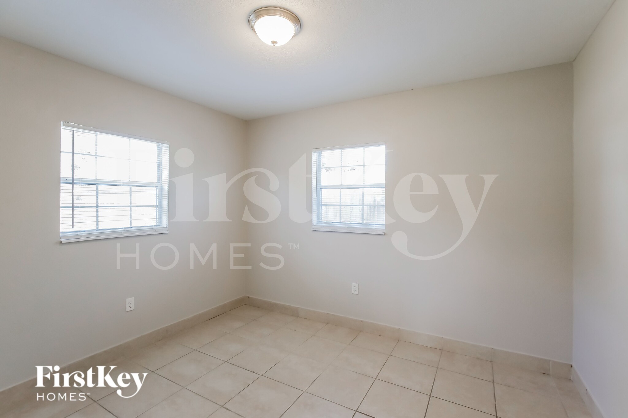 Building Photo - 1231 NE 214th St