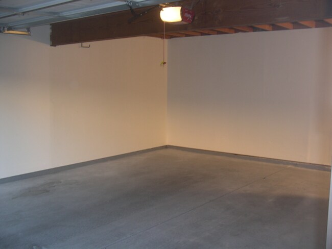 Building Photo - 4310 Caliente St