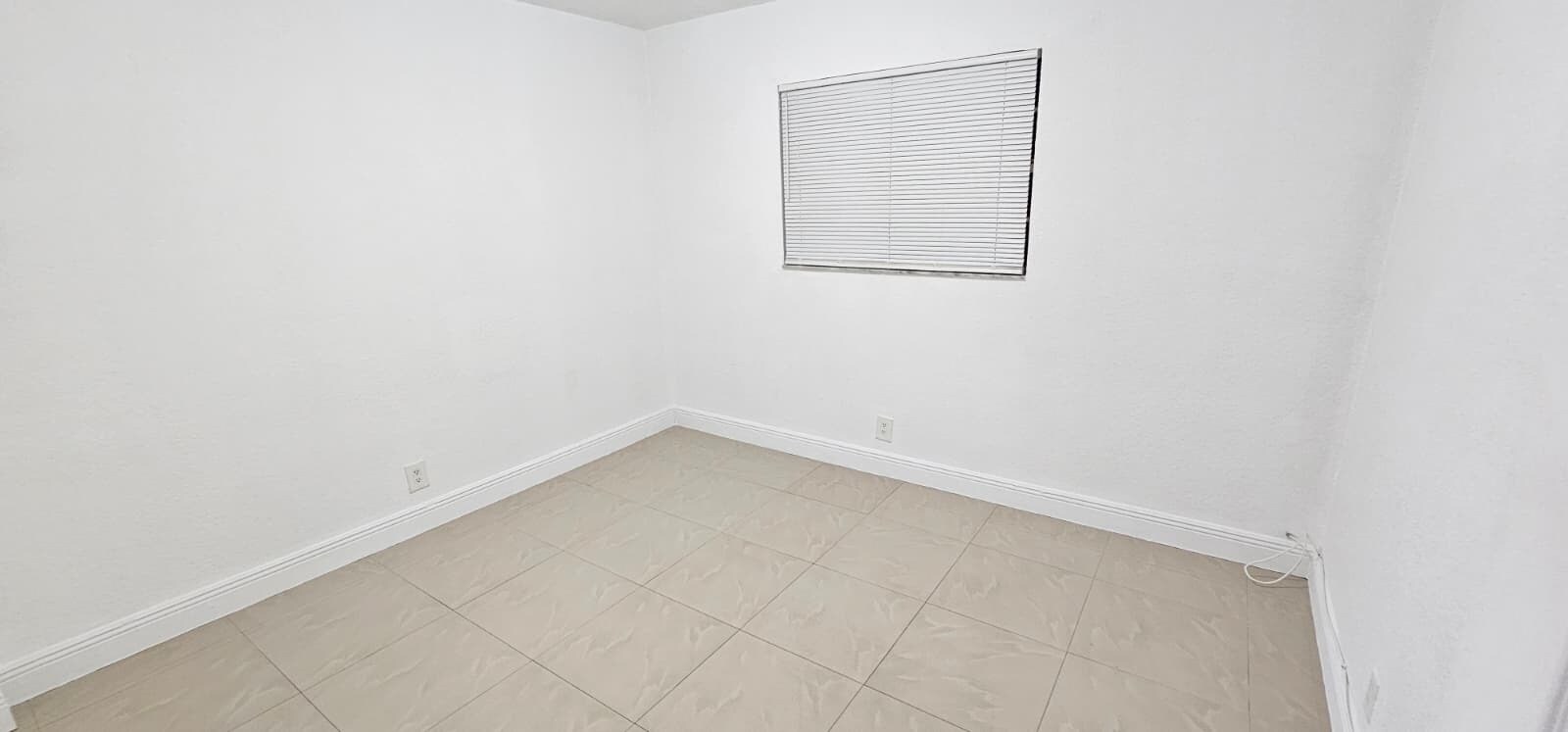 Building Photo - 110 SE 2nd St