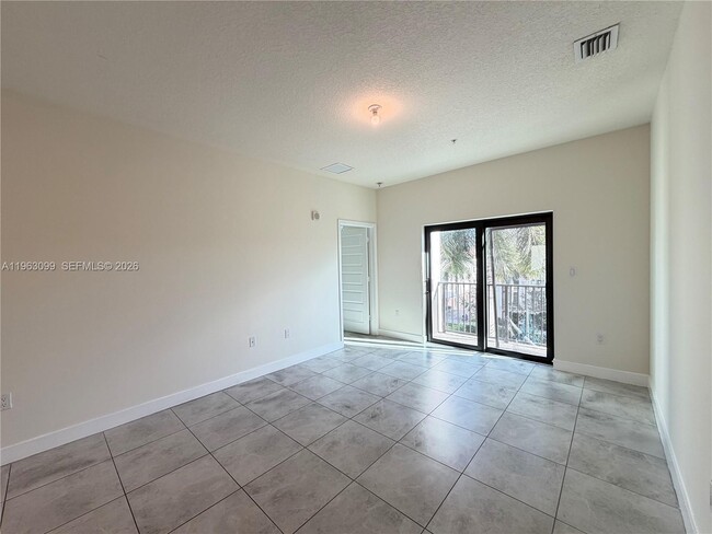 Building Photo - 4640 NW 84th Ave