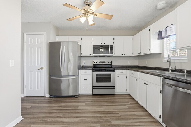 Building Photo - 10 Chamois Ct