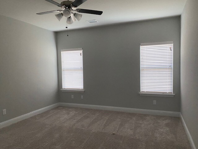 Building Photo - 215 Jacaranda Dr