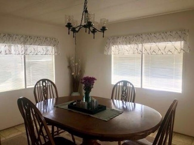 Building Photo - WINTER VACATION RENTAL - 4 Bedroom/1.5 Bath