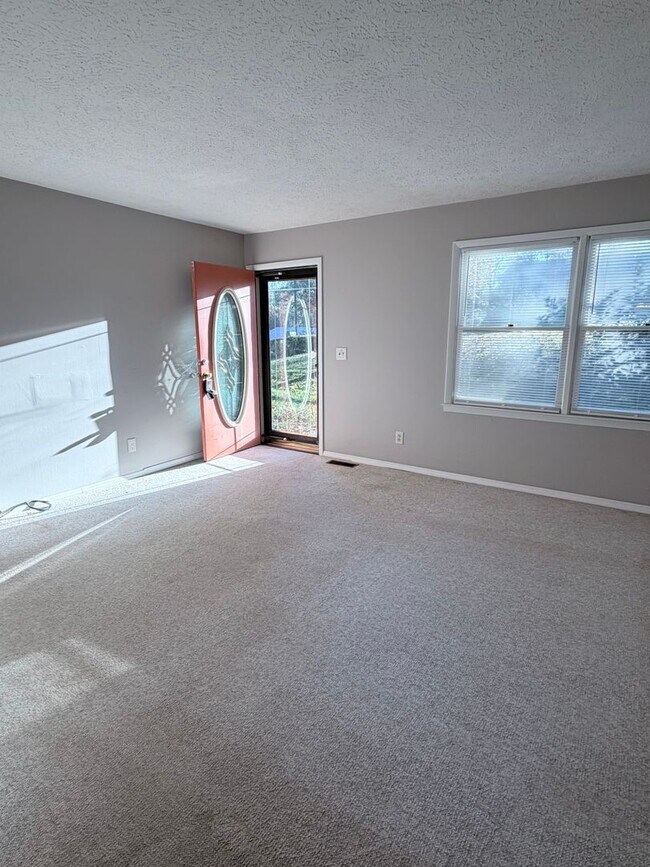 Building Photo - Spacious 3 Bed, 2 Bath Home in Arden With Large Finished Basement - Available Now!