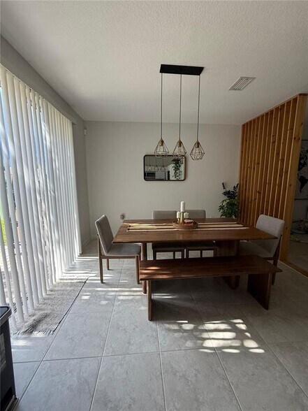 Building Photo - 3235 NW 31st Ter