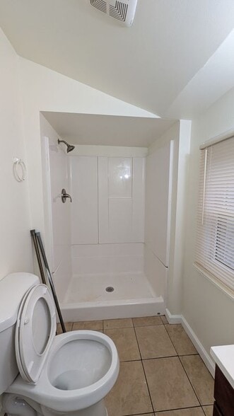 Building Photo - 20 1/2 Rock St