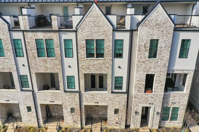 Building Photo - 626 Dalton Ln
