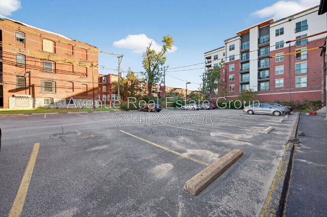 Building Photo - 5559 Pershing Ave