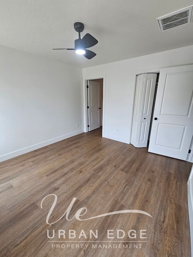 Building Photo - One Month Free Rent - Mountain Home Town HOme