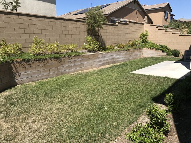 Building Photo - Private large 4 bed NextGen, with double living rooms, kitchens and laundries.