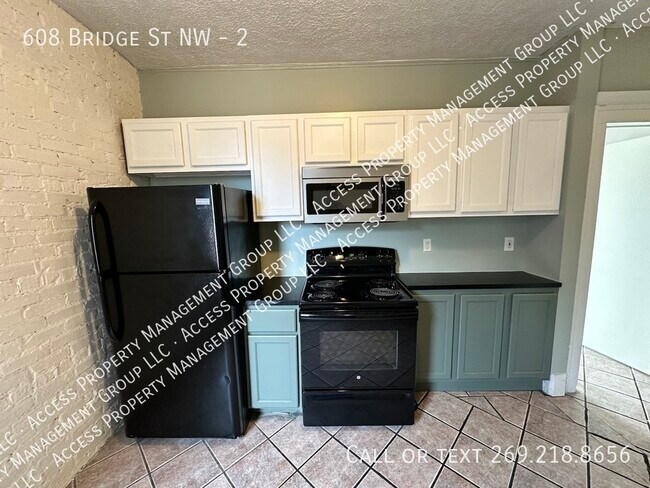 Building Photo - 608 Bridge St NW