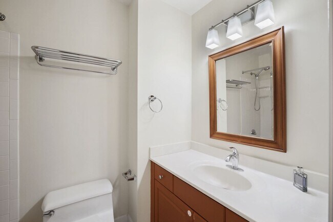 Building Photo - 3 Bedroom 3.5 Bathroom Townhouse// Vienna/...