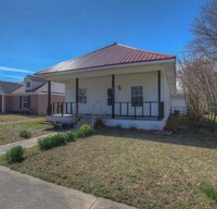 Building Photo - 3 Bed, 2 Bath in Claremore- Available Now!