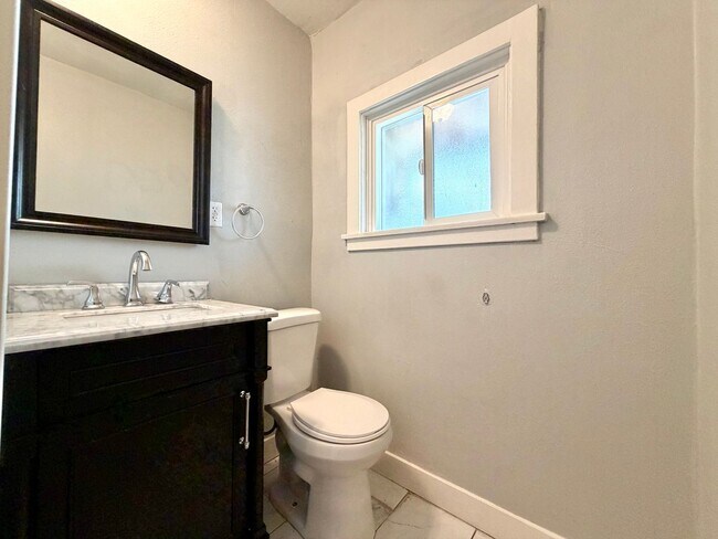 Building Photo - 3056 Crescent Way