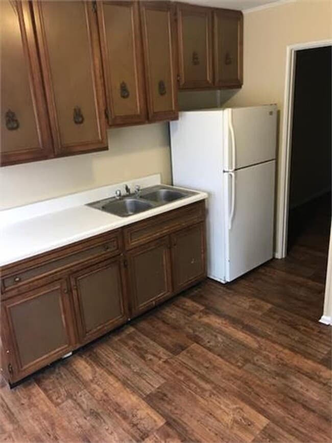 Building Photo - 1406 E Michigan Ave