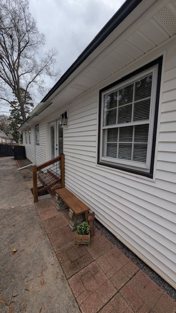 Building Photo - Lindley Park Rental!