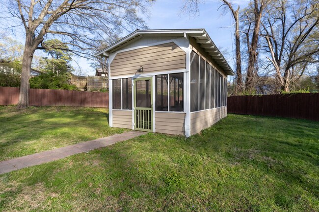 Building Photo - 1280 Old Hickory Rd
