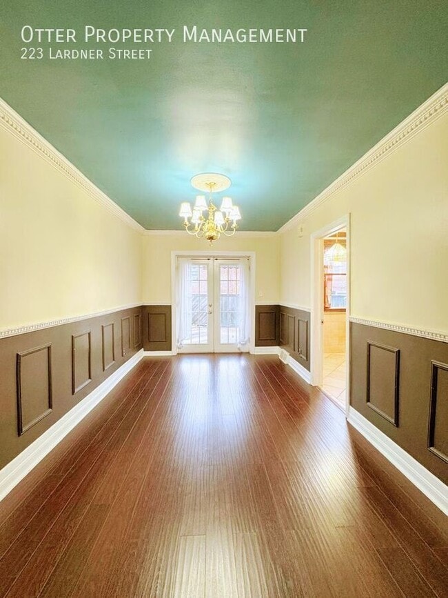 Building Photo - 223 Lardner St