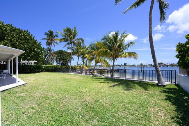 Building Photo - 3208 N Flagler Dr