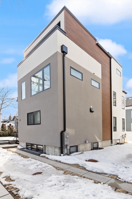 Building Photo - 2 Soden St