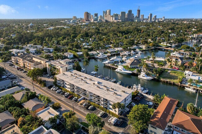 Building Photo - 1475 SE 15th St