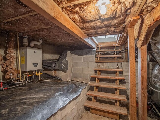 Building Photo - Newly Updated 2 Story Home with Large Yard