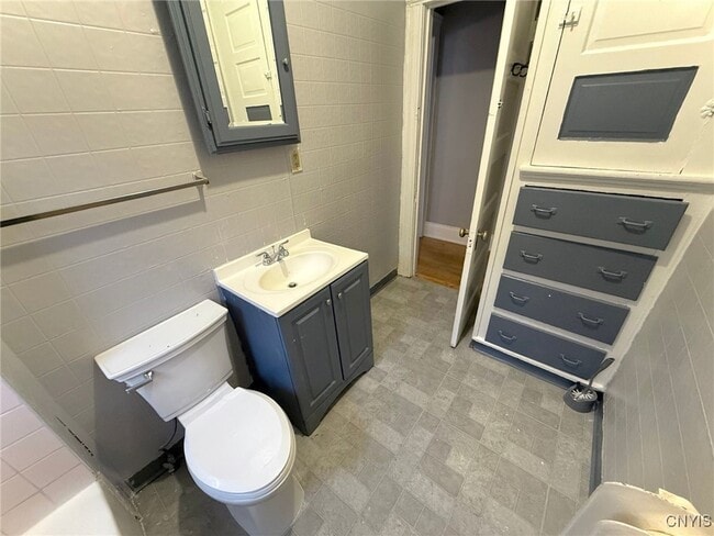 Building Photo - 367 Furman St