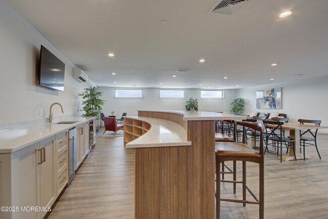 Building Photo - 272 Willow Ave