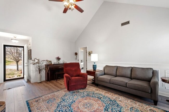 Building Photo - Sought after Williamson County Home 3/2 wi...