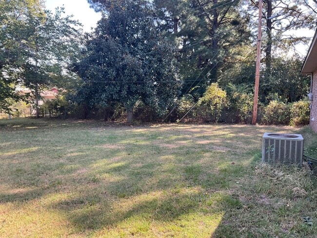 Building Photo - $1,200.00 Move-in-Special