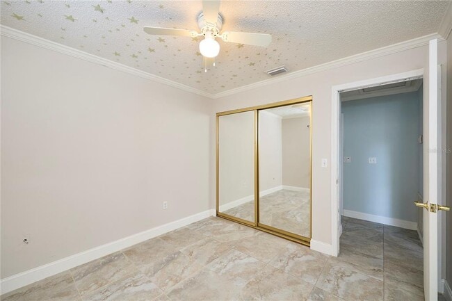 Building Photo - 6804 N Hubert Ave