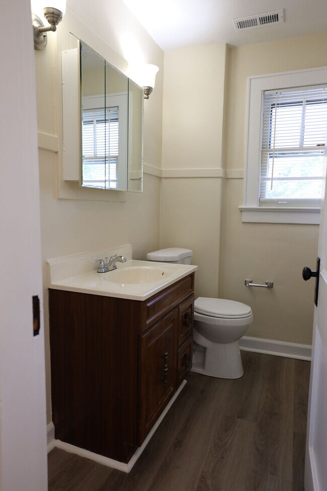 Building Photo - 552 S Terrace Ave